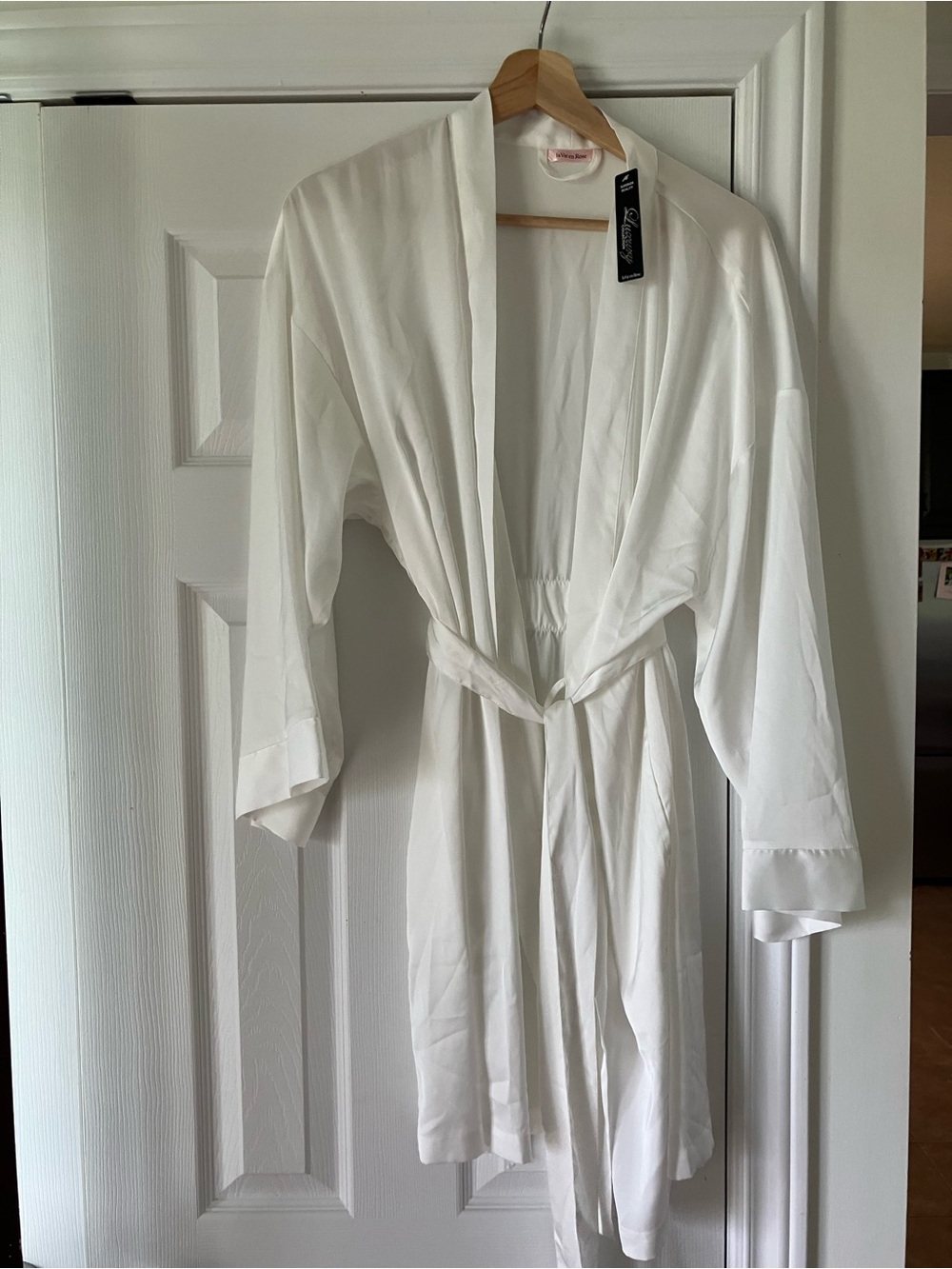 NEW La Vie En Rose White Satin Robe